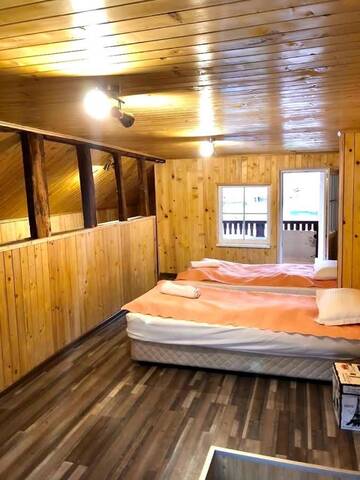 Фото номера Четырехместный номер с балконом Гостевой дом Florina Houses г. Goranovtsi 4